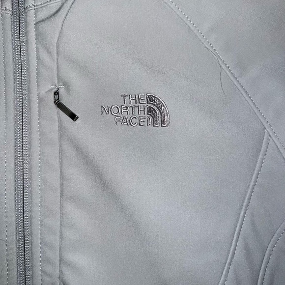 The North Face lightweight jacket - Picture 3 of 3